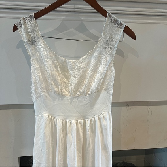 Vintage Vanity Fair Nightgown Ivory Nylon USA Sleeveless Bust 32, Small - Picture 2 of 7